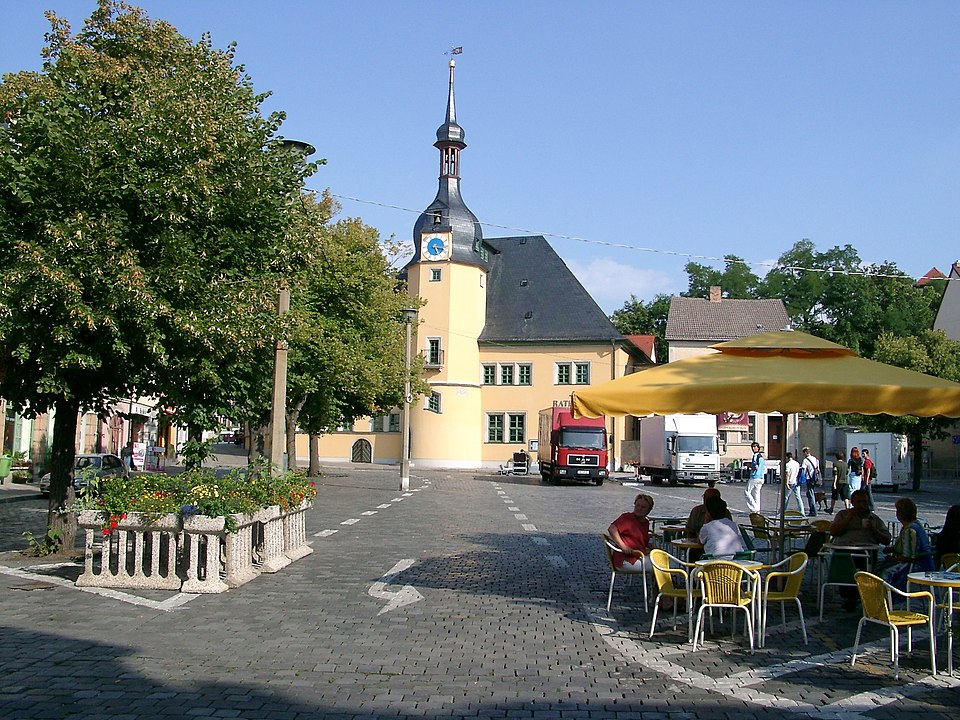 Apolda, Rathaus mit Marktplatz