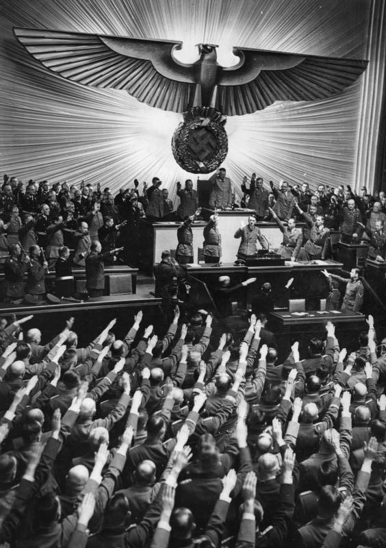 Berliner Krolloper. Reichstag unter den Nationalsozialisten. Die braune Bande spielt Parlament.