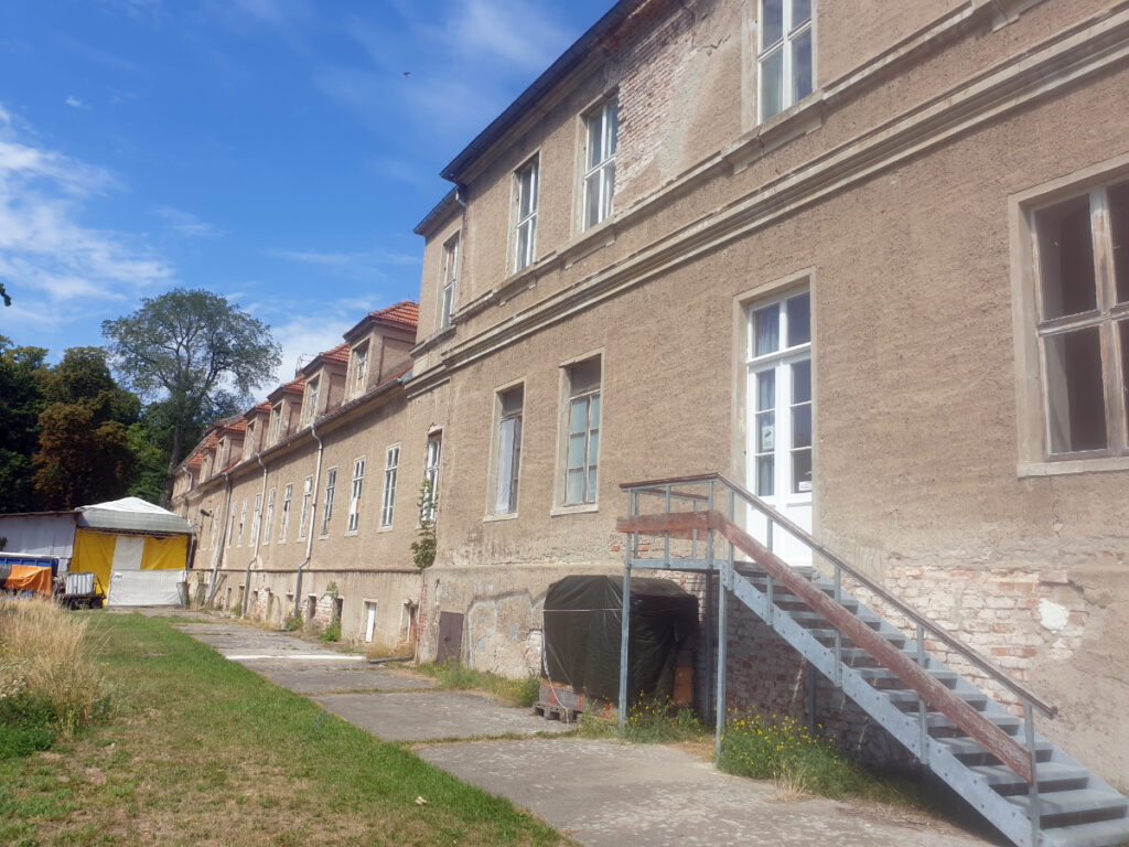 Schloss Plaue, DDR-Charme am Seitenflügel